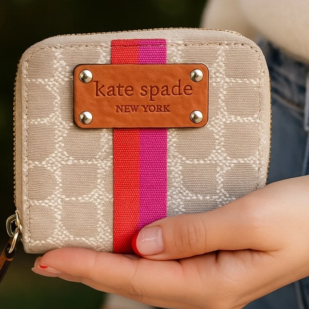 Kate Spade New York Barrett Zip Wallet – Classic Noel Stucco with Stripe